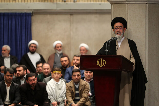 Leader receives people from East Azarbaijan province