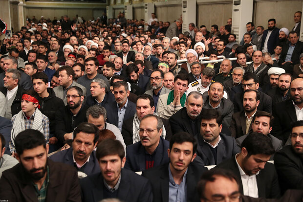 Leader receives people from East Azarbaijan province