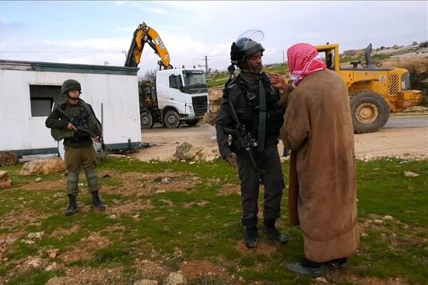 İsrail El Halil'de bir okula ait konteyner sınıfa el koydu
