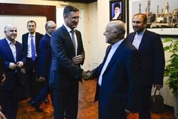 Oil min. holds phone talk with Russia’s energy min. on reducing oil output