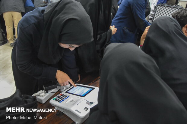 Preparing ballot boxes for parl. elections