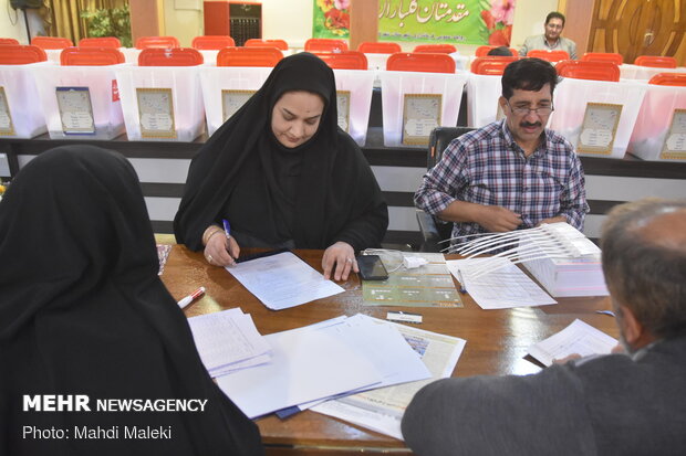 Preparing ballot boxes for parl. elections