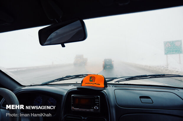 یک‌ روز برفی با راهداران پرتلاش