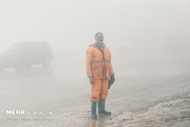 یک‌ روز برفی با راهداران پرتلاش