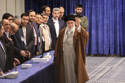 قائد الثورة الإسلامية آية الله السيد علي الخامنئي أوّل المقترعين
