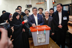 Hemedan halkı sandık başına gitti