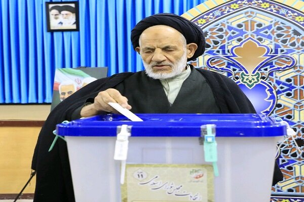 مردم با انتخاب احسن مجلسی قوی و بصیر انتخاب خواهند کرد