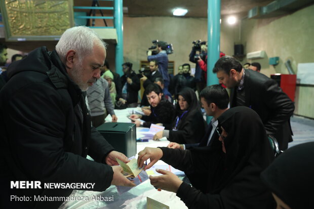 FM Zarif casts his vote in ballot box
