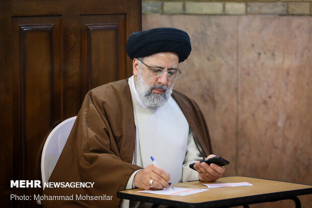 Judiciary Chief votes in parliamentary election

