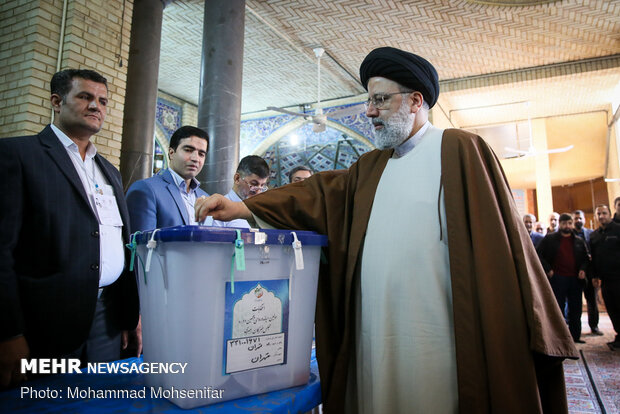 ایرانی عدلیہ کے سربراہ نے اپنا ووٹ کاسٹ کیا
