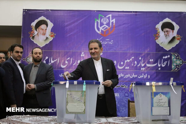 Pres. Rouhani casts ballot
