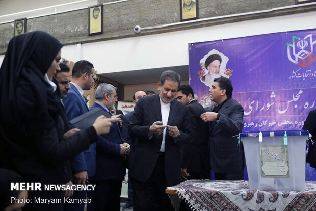 Pres. Rouhani casts ballot
