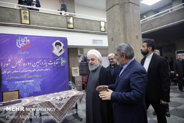 Pres. Rouhani casts ballot
