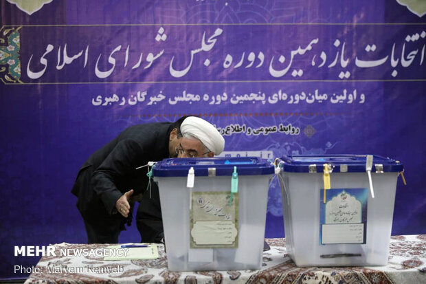 Pres. Rouhani casts ballot
