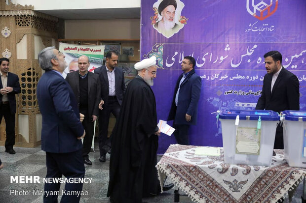 Pres. Rouhani casts ballot
