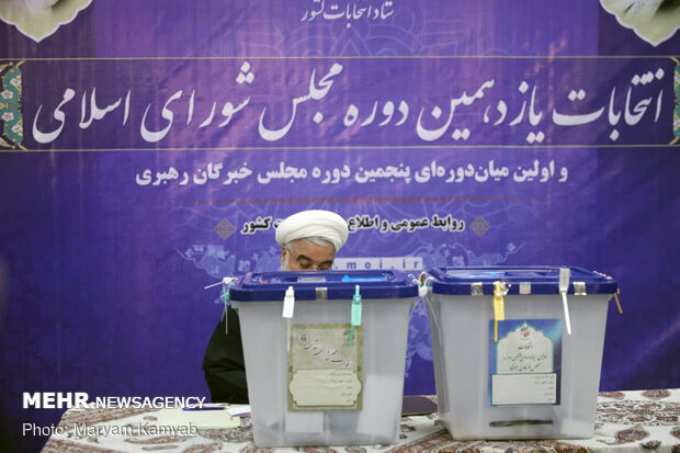 Pres. Rouhani casts ballot
