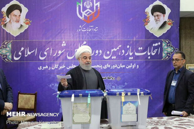 صدر حسن روحانی نے اپنا ووٹ کاسٹ کردیا