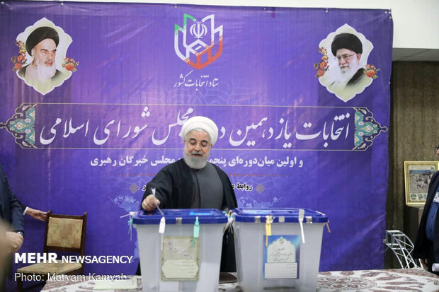 Pres. Rouhani casts ballot
