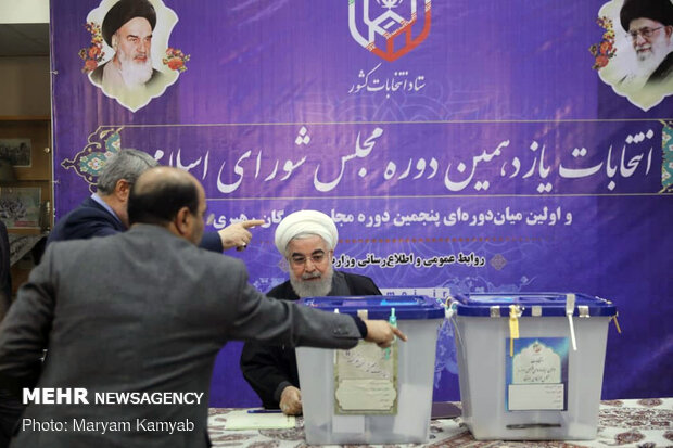 Pres. Rouhani casts ballot
