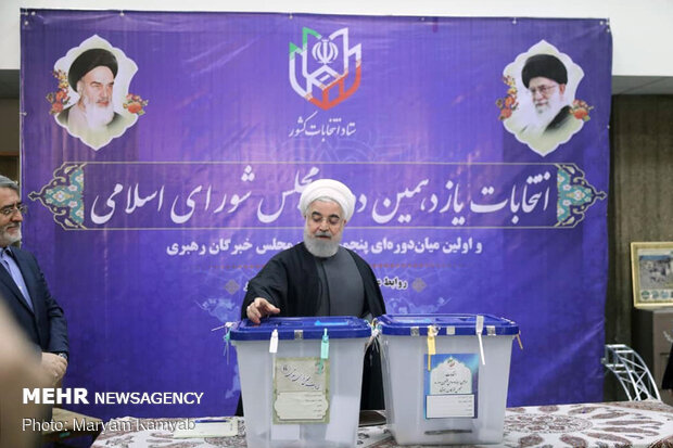 Senior Iranian officials cast vote in ballot box