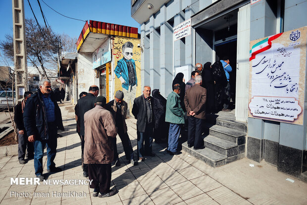 Hamedan halkı sandık başına gitti