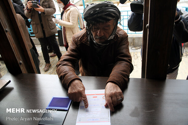 ادامه شمارش آراء در روستاها/اخذ رای در شهرهای کردستان ادامه دارد