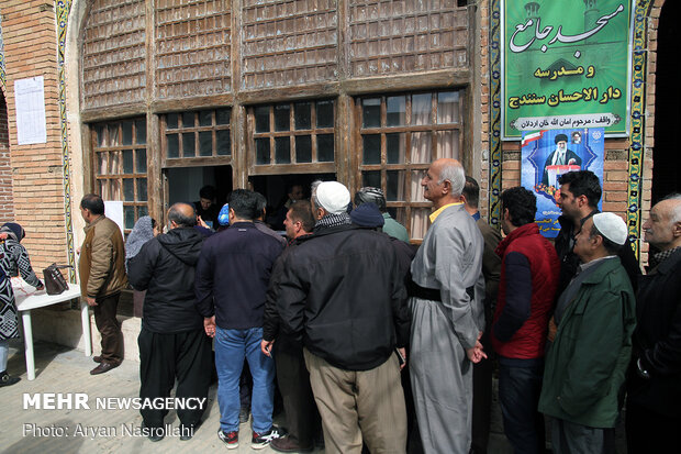 زمان برگزاری انتخابات در شعب شهری کردستان تا ساعت ۲۲ تمدید شد