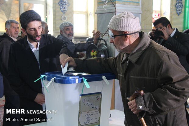 انتخابات مجلس شورای اسلامی در استان سمنان تمدید شد