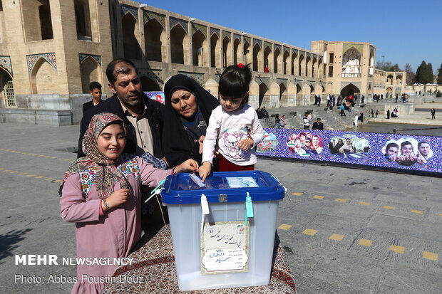 İsfahan halkı oyunu kullandı