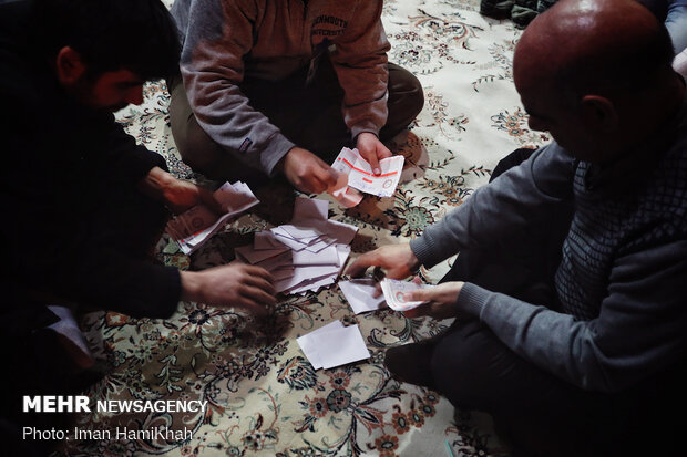 Vote counting in Hamedan