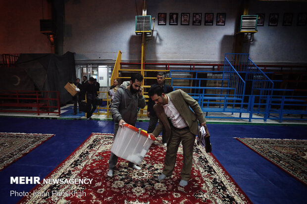 İran'da oy sayma işlemi devam ediyor