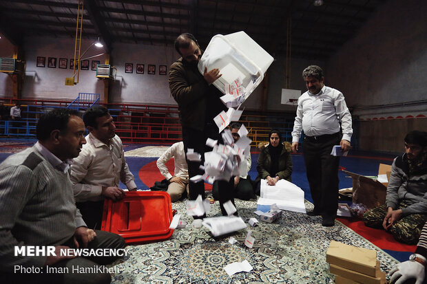 Vote counting in Hamedan