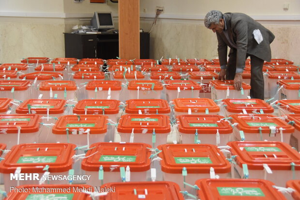 İran'da oy sayım işlemi başladı