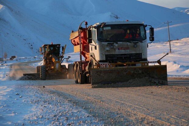 ۱۵۰۰ کیلومتر از محورهای استان مرکزی برف روبی و نمک پاشی شد