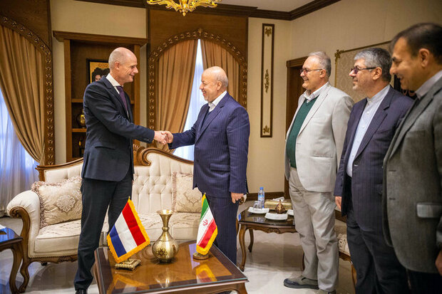 Dutch FM visits Isfahan, says ready to deepen tourism ties