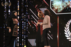 Iranian director Narges Abyar receives Pakistan’s Women Leaders Award