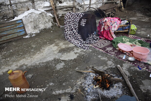 Damages to buildings in 5.7 quake in northwest Iran
