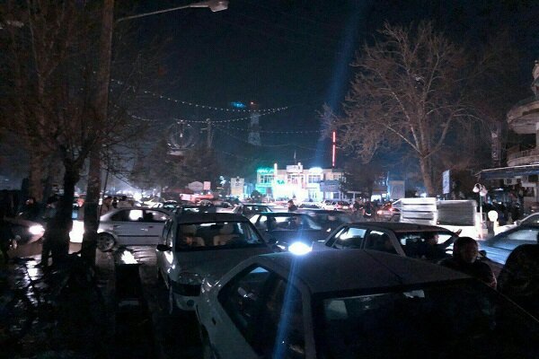 هجوم مردم سلماس به خیابان/آذربایجان غربی روی خط زلزله - خبرگزاری مهر |  اخبار ایران و جهان | Mehr News Agency