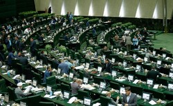 مجلس با طرح سه فوریتی تعطیلی یک‌ ماهه کشور مخالفت کرد