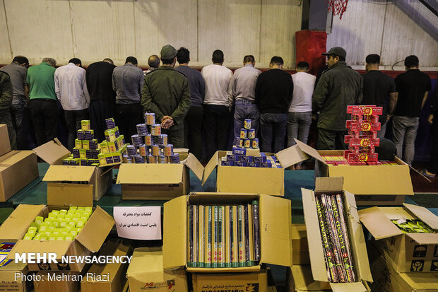 Police seizes firecrackers, smuggled foreign currencies in Tehran