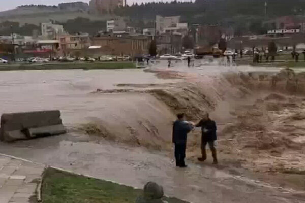 ویدئویی از طغیان رودخانه خرم‌آباد در محل پل «جهادگران»