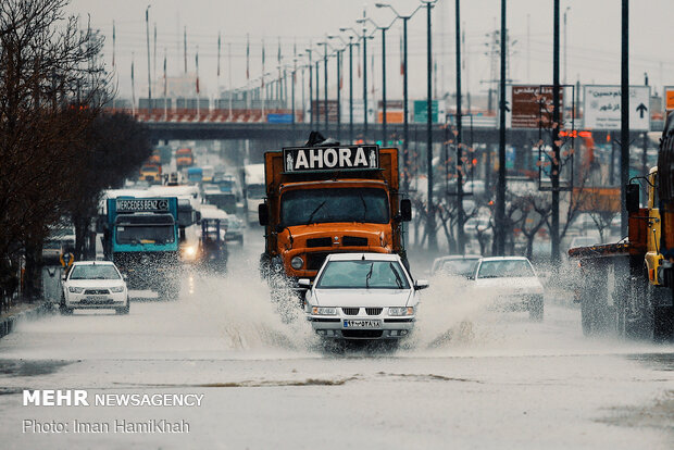 تراكم مياه الأمطار في همدان 
