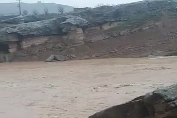 مسدود شدن جاده روستای «شهرک سلگی - فارسبان» به علت طغیان رودخانه