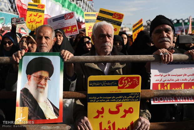Tehraners hold rally to commemorate Dey 9 epic