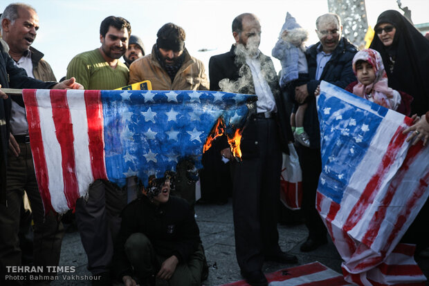 Tehraners hold rally to commemorate Dey 9 epic