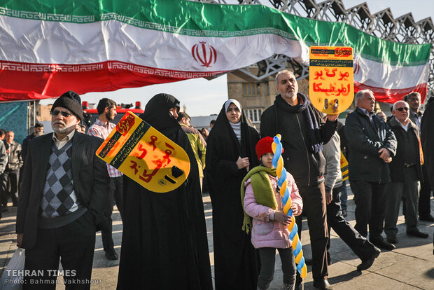 Tehraners hold rally to commemorate Dey 9 epic