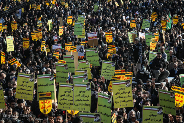 Tehraners hold rally to commemorate Dey 9 epic