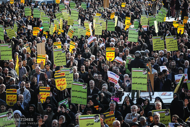 Tehraners hold rally to commemorate Dey 9 epic