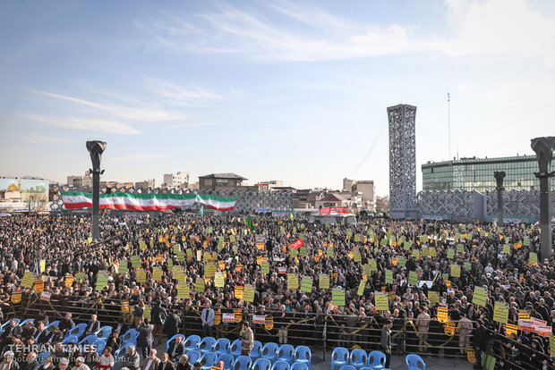 Tehraners hold rally to commemorate Dey 9 epic