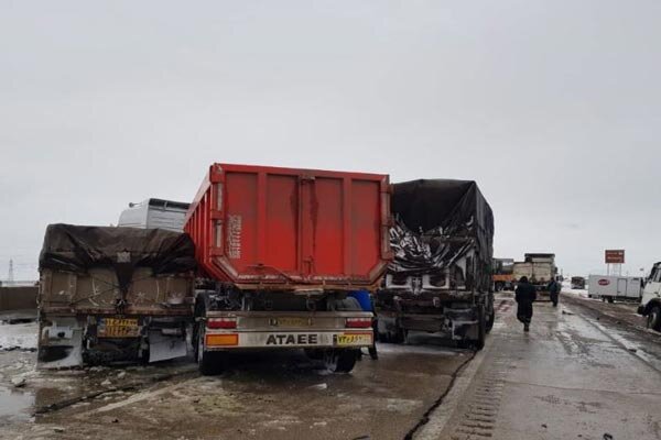 تصادف ۲۰۰ خودرو در اتوبان قزوین به زنجان سه کشته برجای گذاشت